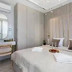 Cristallo Luxury & - Sea View By Renters Prestige Apartmán